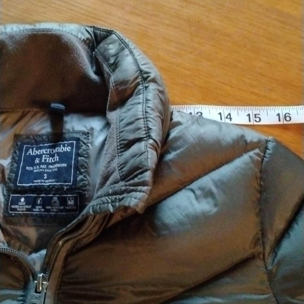 Abercrombie & Fitch steel  grey down lightweight puffer jacket.Size small. - Picture 12 of 15